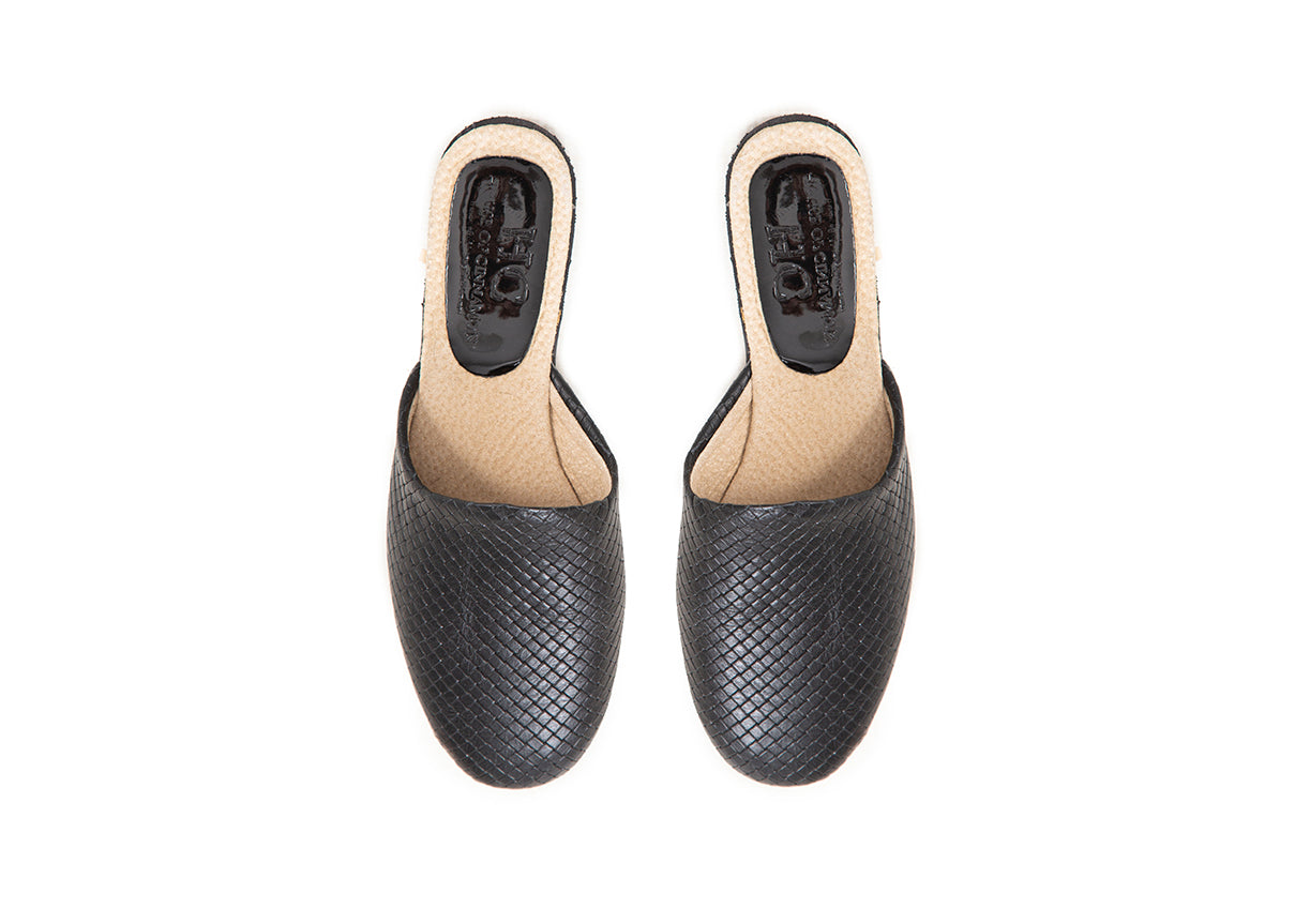 Round mule - black woven leather