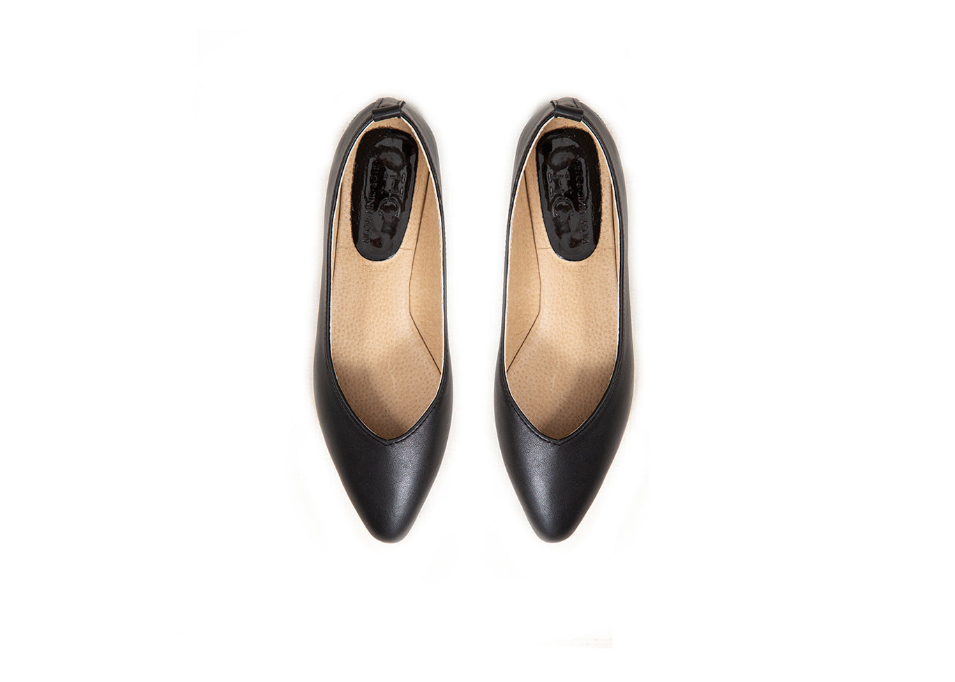 Pointed V Flat - Black leather
