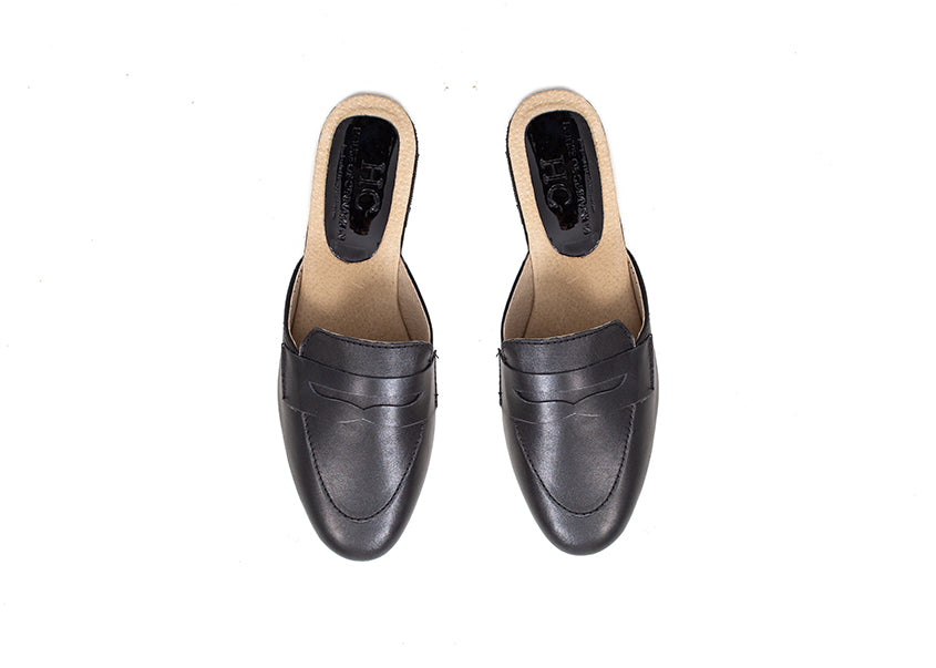 Round mule - black leather with detail