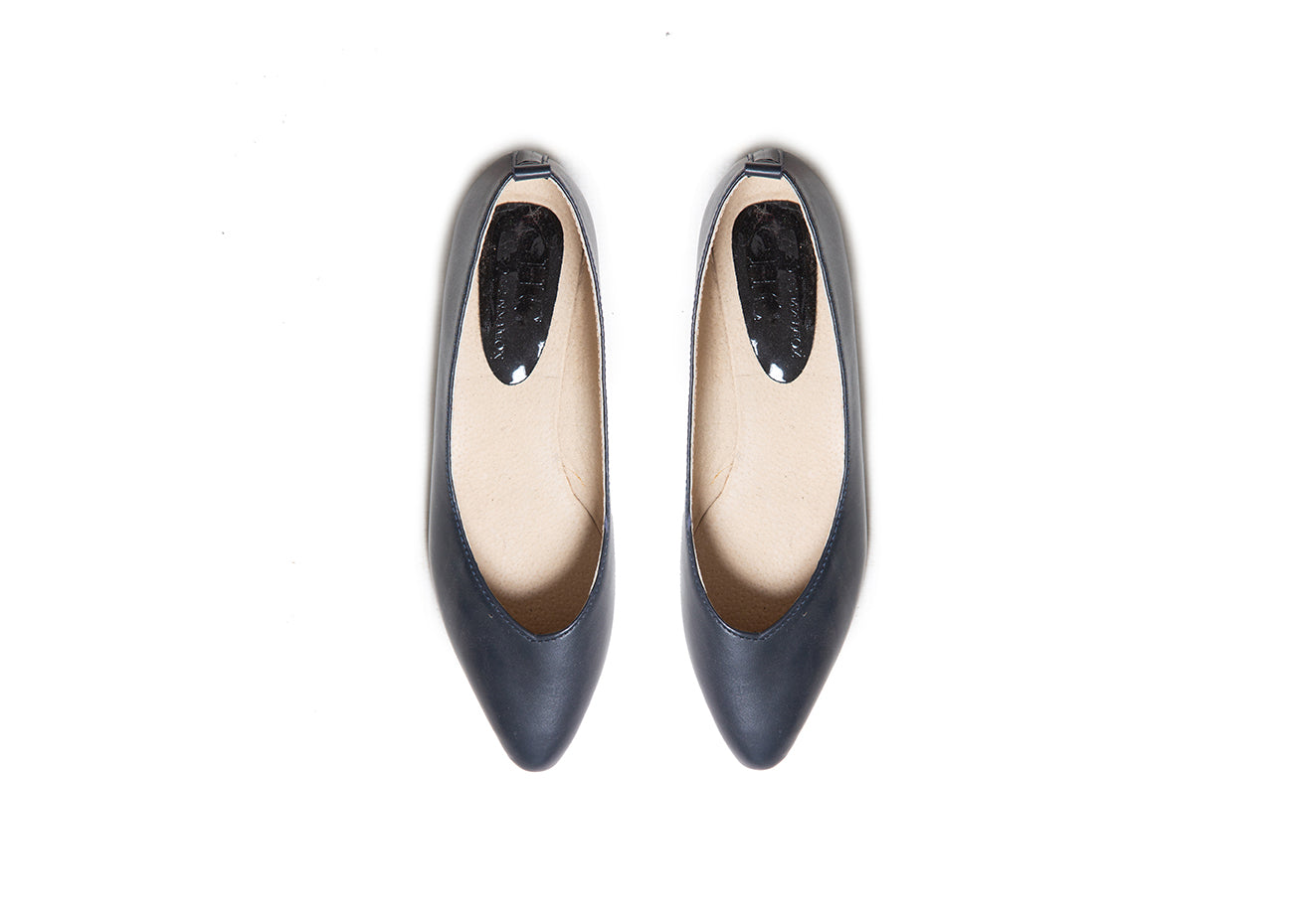 Pointed V Flat - navy leather