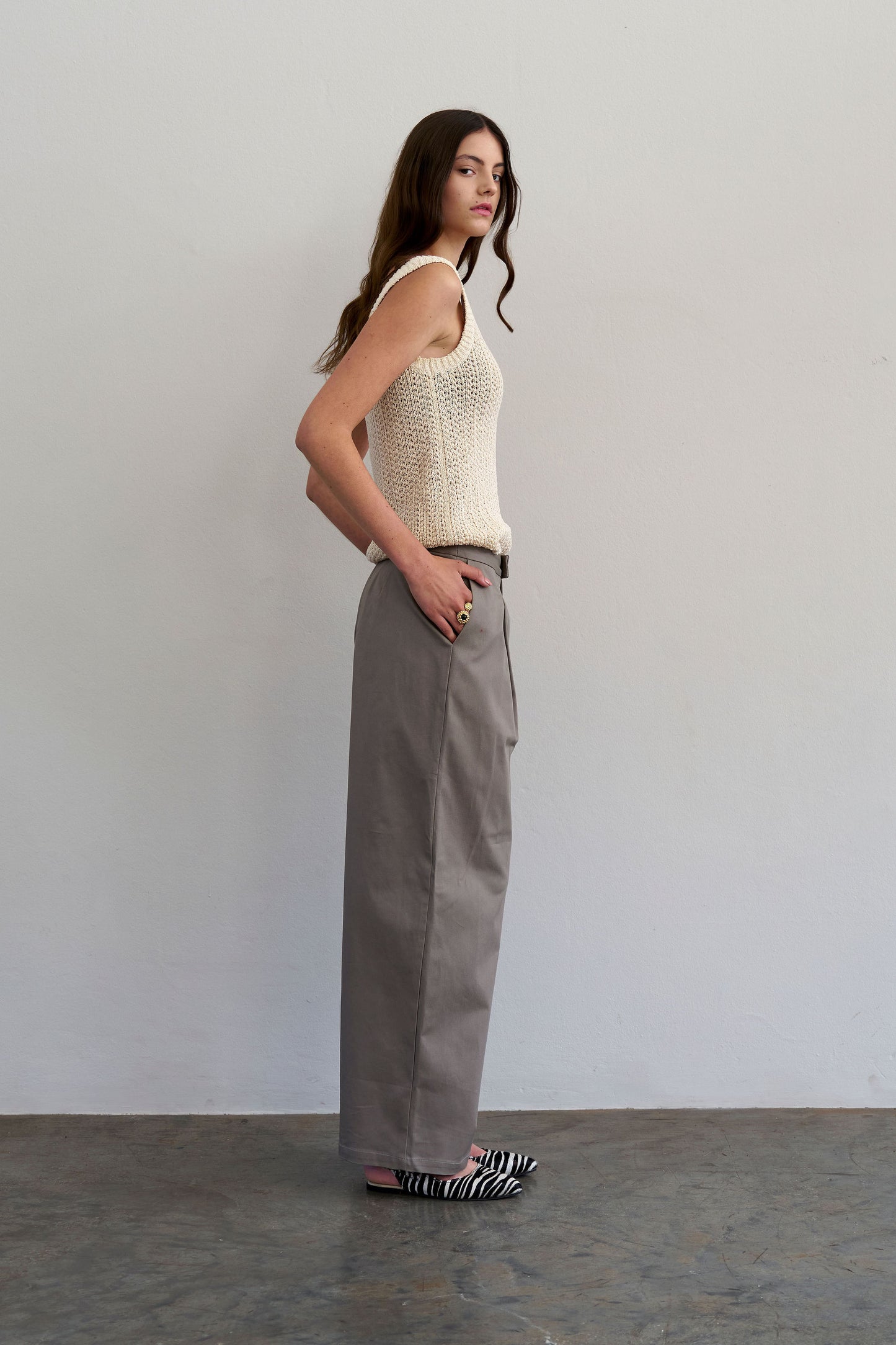 Cotton trousers taupe