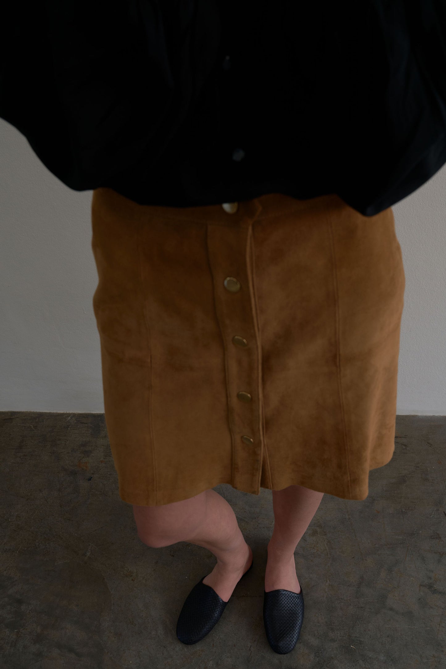 Round mule - black woven leather