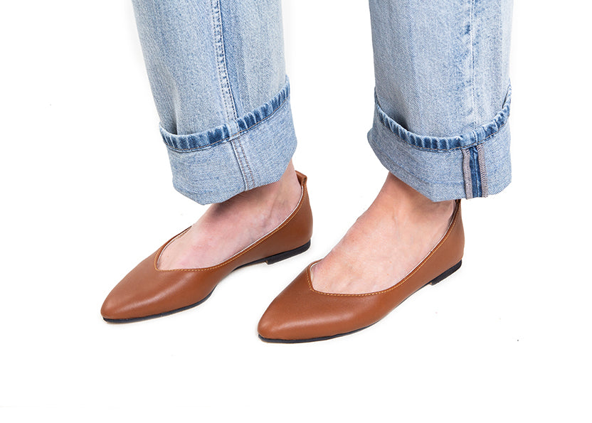 Pointed V Flat - tan leather