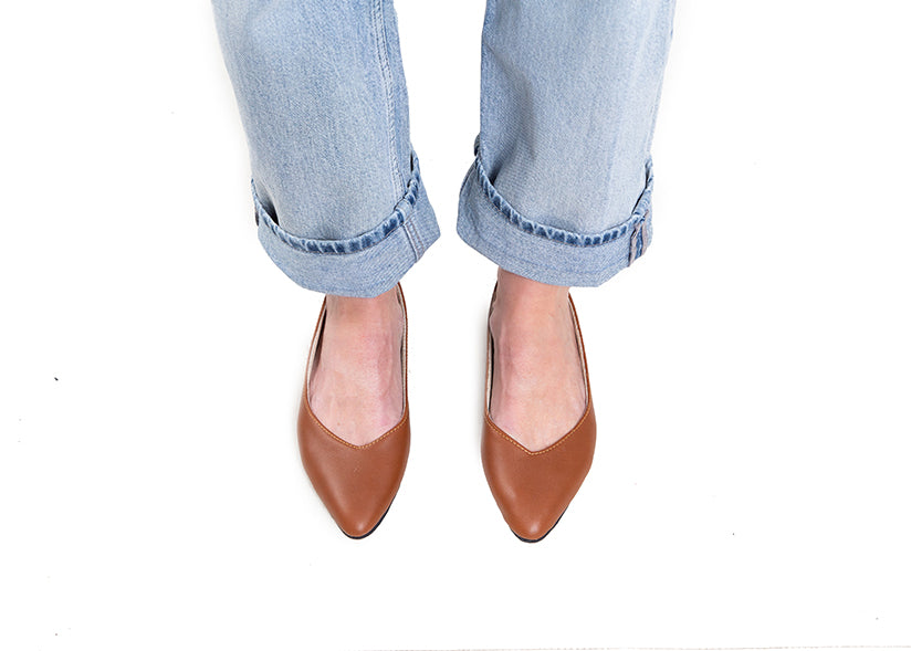 Pointed V Flat - tan leather