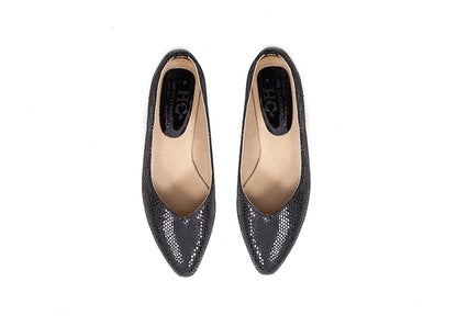 Pointed V Flat - Black snakeprint leather