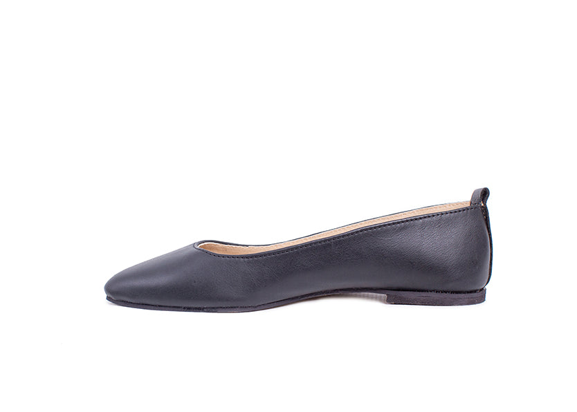 Pointed Flat - black leather