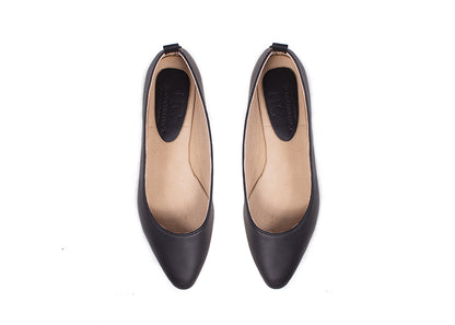 Pointed Flat - black leather