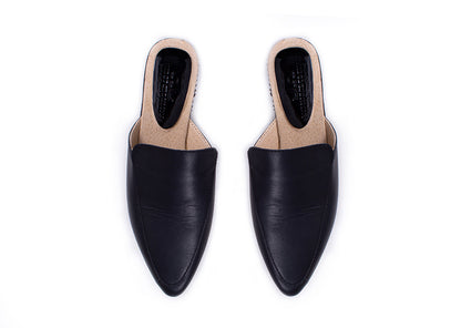 Pointed mule - black leather