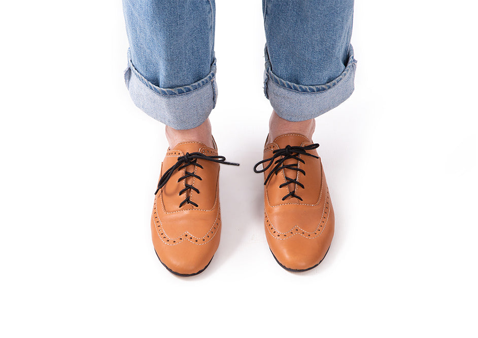 Classic brogue with detail - tan leather