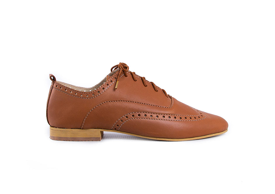 Classic brogue with detail - tan leather